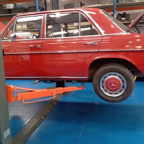 071125 1973 Mercedes 250 Strip Down for Subframe Removal 6