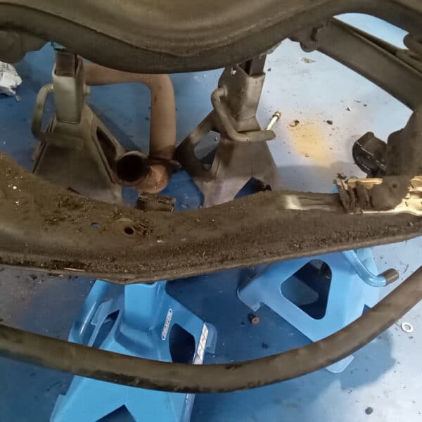 071125 1973 Mercedes 250 Subframe Mounts 2