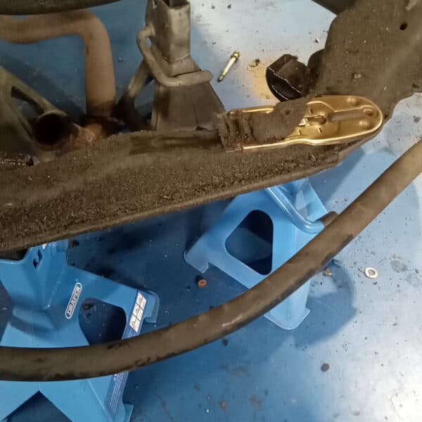 071125 1973 Mercedes 250 Subframe Mounts 3