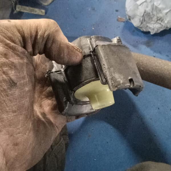 071125 1973 Mercedes 250 Subframe Mounts 6