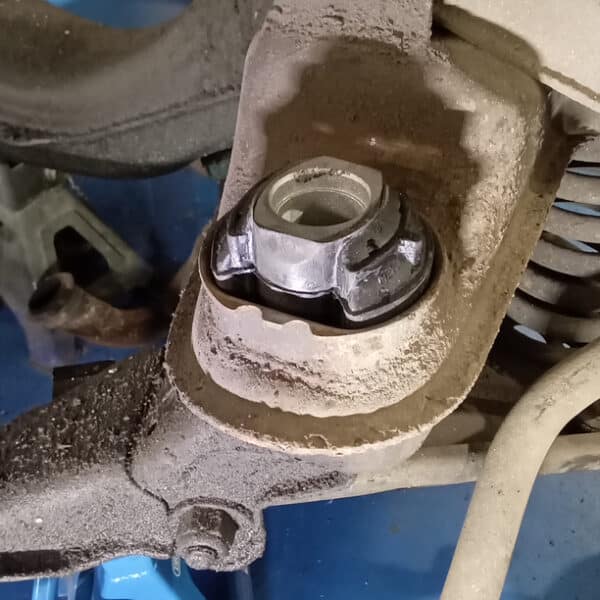 071125 1973 Mercedes 250 Subframe Mounts 8