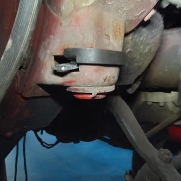 071125 1973 Mercedes 250 Subframe Mounts 9