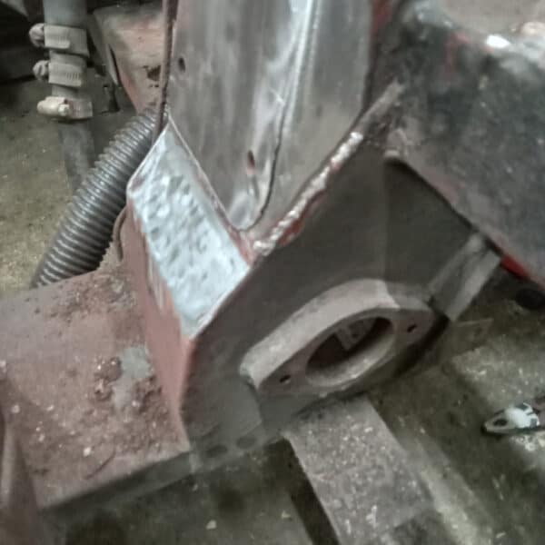 111125 1970 Aston Martin DBS Broken Engine Mount 2