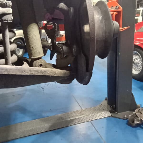 111125 1973 Mercedes 250 Service and Repairs 21