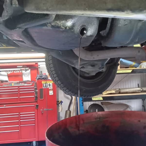 111125 1973 Mercedes 250 Service and Repairs 8