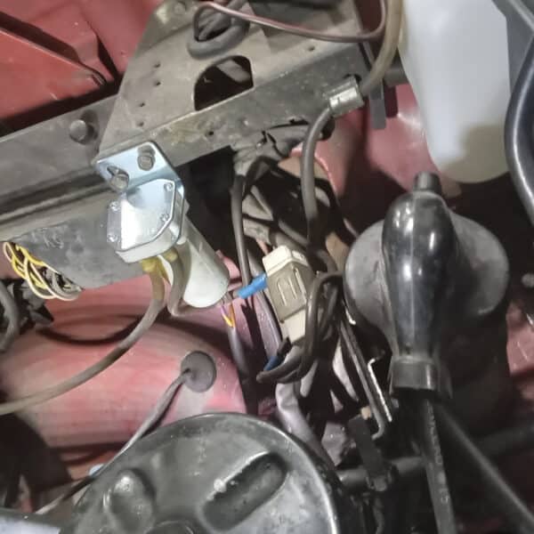 111125 1973 Mercedes 250 Service and Repairs 9