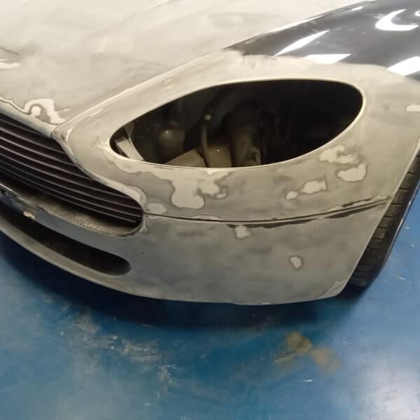 111125 2006 Aston Martin V8 Vantage Strip Down and Prep 8