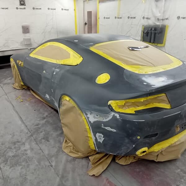 111125 2006 Aston Martin V8 Vantage in Primer 15