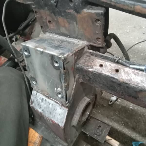 121125 1970 Aston Martin DBS Broken Engine Mount 4