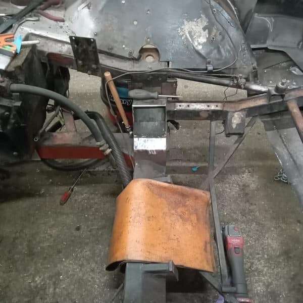 121125 1970 Aston Martin DBS Broken Engine Mount