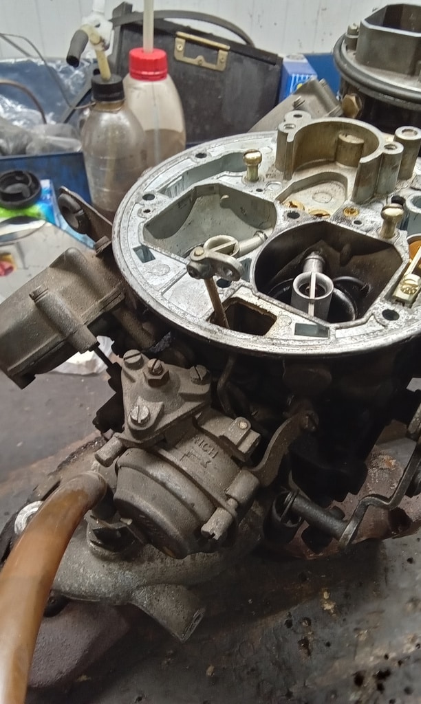121125 1973 Mercedes 250 Carb Overhaul2 5