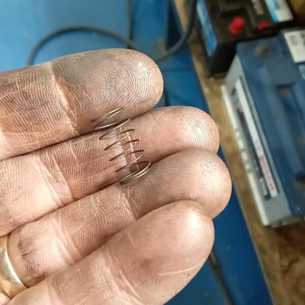 121125 1973 Mercedes 250 Carb Overhaul2