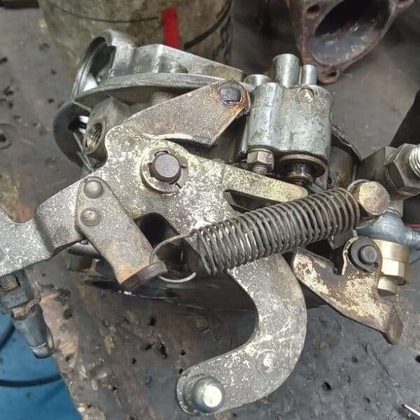 121125 1973 Mercedes 250 Carburettor Overhaul 11