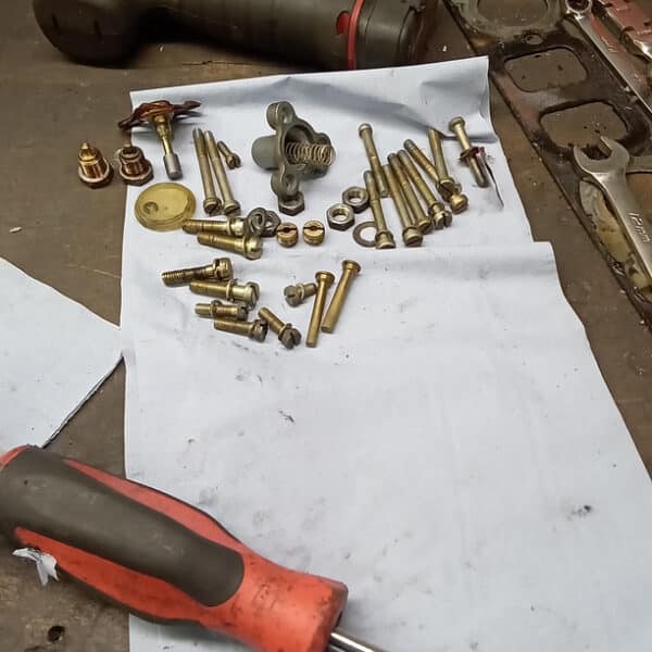 121125 1973 Mercedes 250 Carburettor Overhaul 13