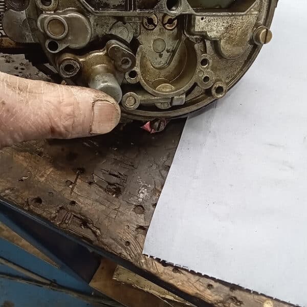 121125 1973 Mercedes 250 Carburettor Overhaul 17