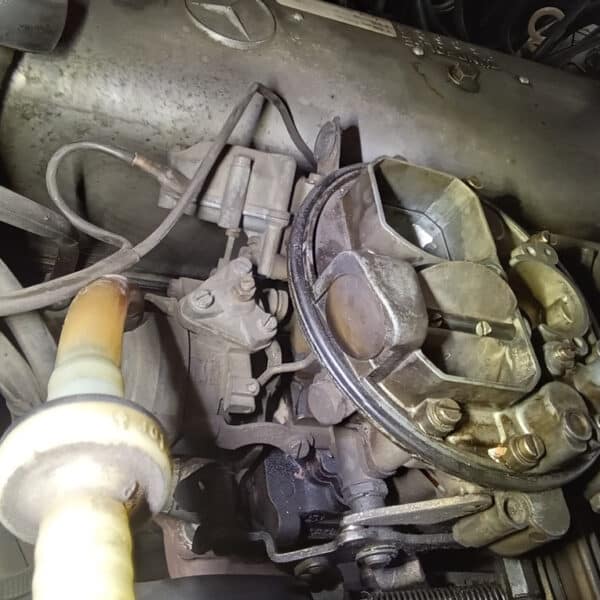 121125 1973 Mercedes 250 Carburettor Overhaul 41