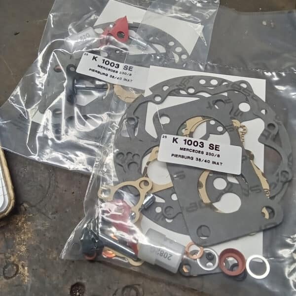 121125 1973 Mercedes 250 Carburettor Overhaul 43