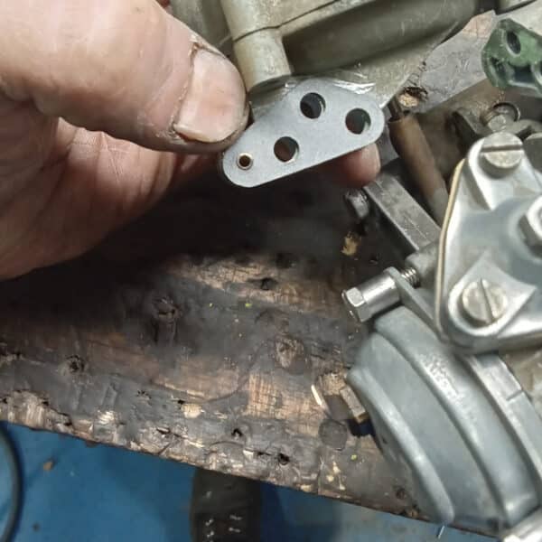 121125 1973 Mercedes 250 Carburettor Overhaul 5