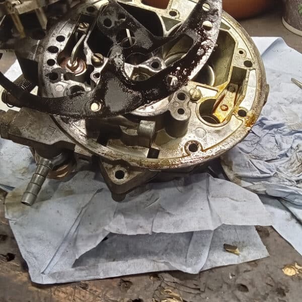 121125 1973 Mercedes 250 Carburettor Overhaul 9