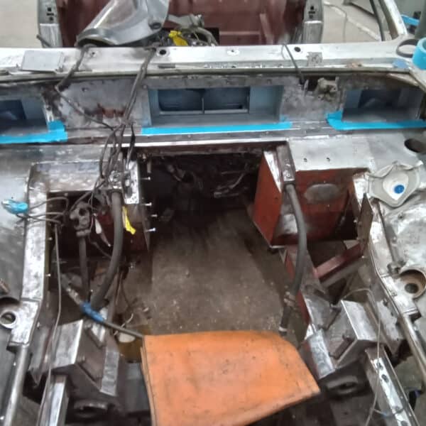 131125 1970 Aston Martin DBS Firewall Rust Repair 3