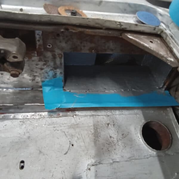 131125 1970 Aston Martin DBS Firewall Rust Repair 4