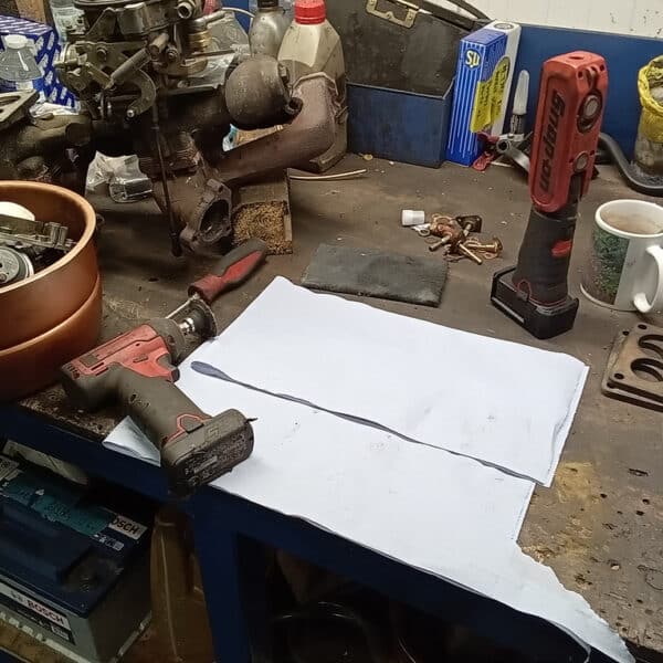 131125 1973 Mercedes 250 Rear Carburettor Overhaul 18