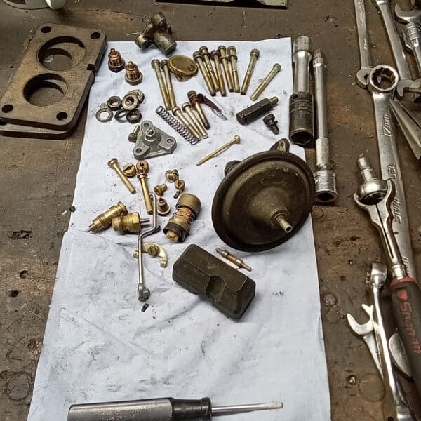 131125 1973 Mercedes 250 Rear Carburettor Overhaul 19