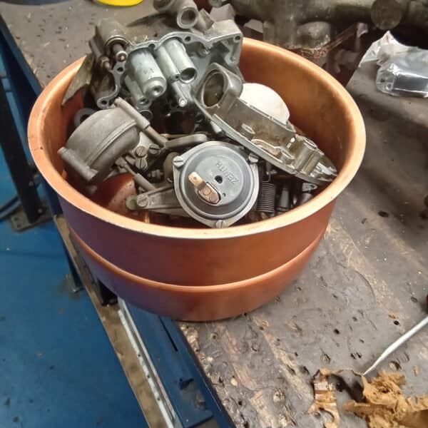 131125 1973 Mercedes 250 Rear Carburettor Overhaul 21