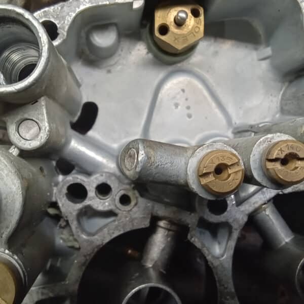 131125 1973 Mercedes 250 Rear Carburettor Overhaul 24