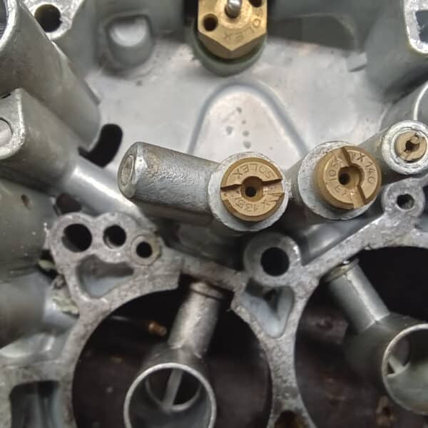 131125 1973 Mercedes 250 Rear Carburettor Overhaul 25