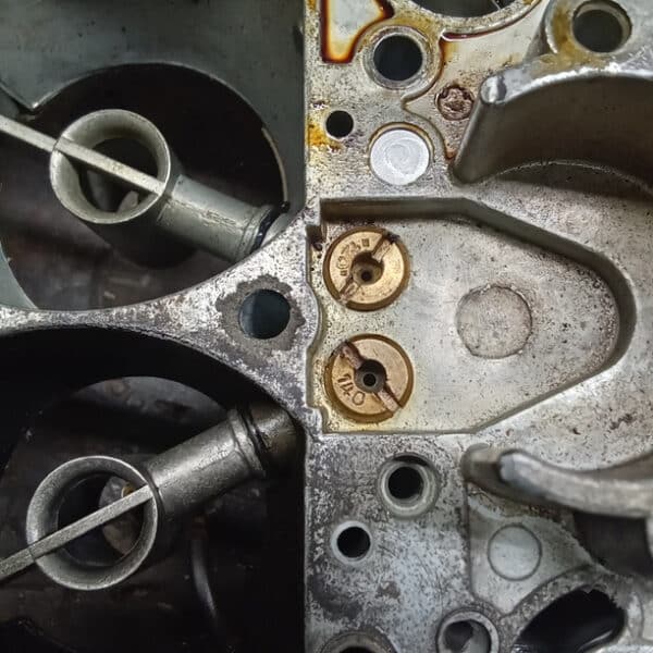 131125 1973 Mercedes 250 Rear Carburettor Overhaul 28