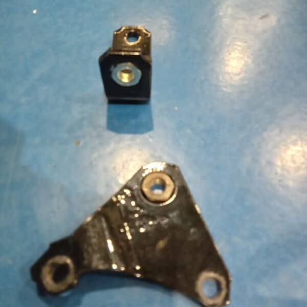 151125 1969 Audi 70L Alternator Brackets and Wiring 11