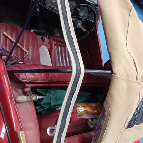 181125 1949 MG TC New Roof 11