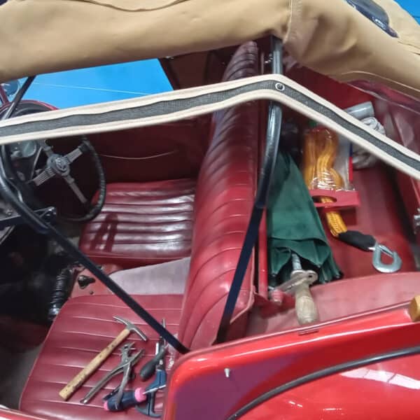 181125 1949 MG TC New Roof 12