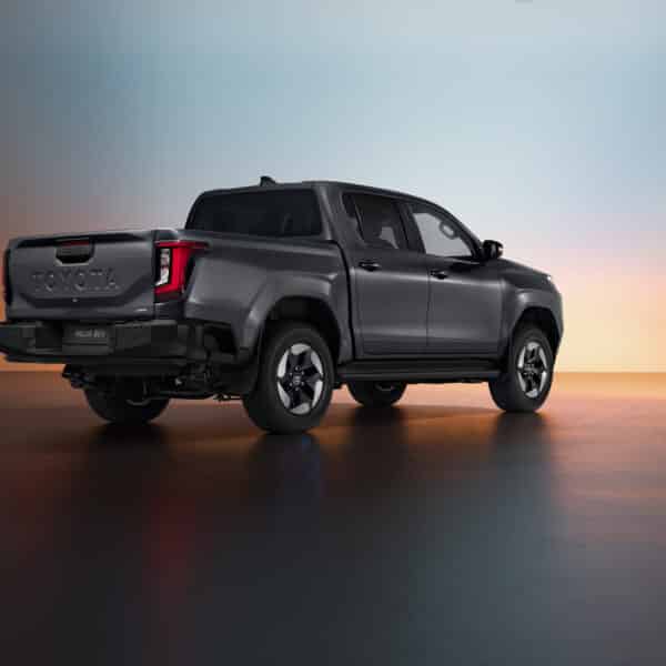 2026 TOYOTA Hilux BEV HERO 18