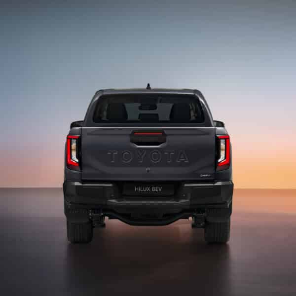 2026 TOYOTA Hilux BEV HERO 19