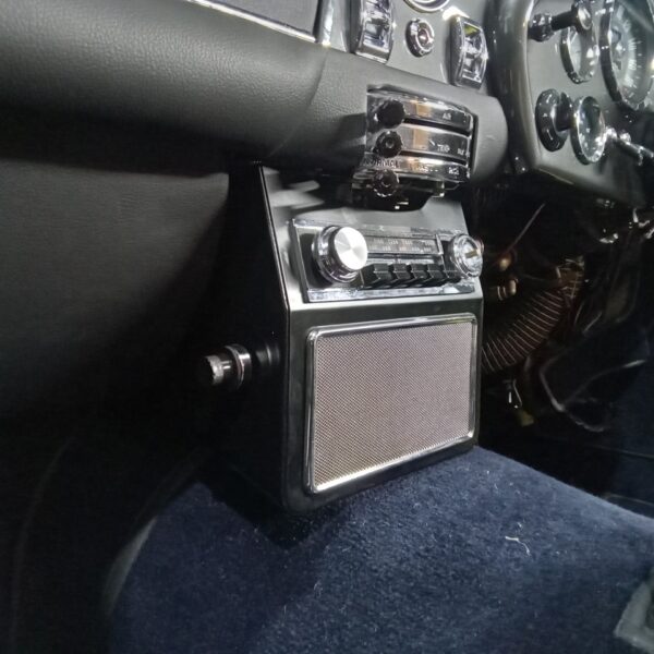 211125 1969 Aston Martin DB6 Volante Dash 3