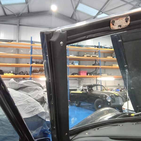 211125 1969 Aston Martin DB6 Volante Dash