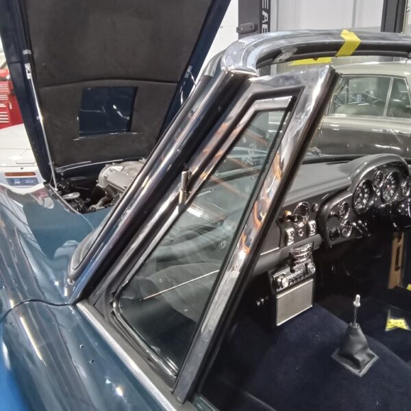 211125 1969 Aston Martin DB6 Volante Dash 7