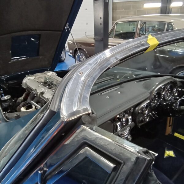 211125 1969 Aston Martin DB6 Volante Dash 8
