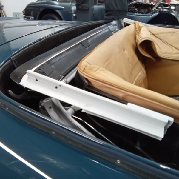 261125 1969 Aston Martin DB6 Volante Hood Frames and Carpets 11