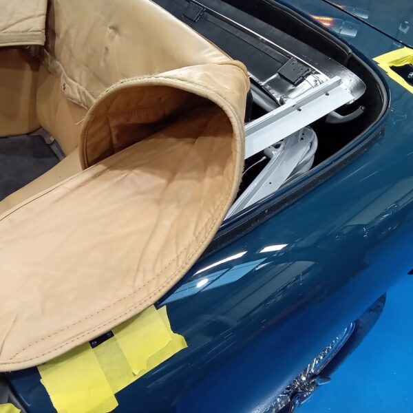 261125 1969 Aston Martin DB6 Volante Hood Frames and Carpets 5