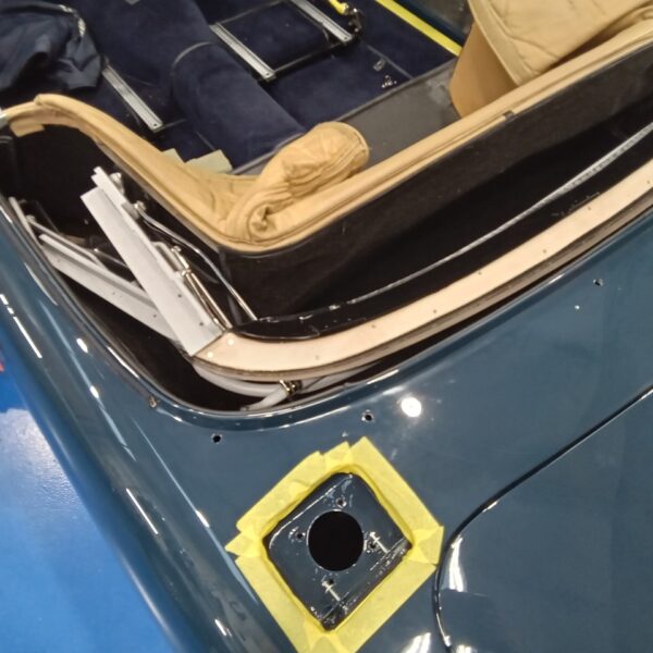 261125 1969 Aston Martin DB6 Volante Hood Frames and Carpets 8
