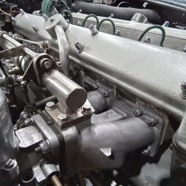 261125 1969 Aston Martin DB6 Volante Inlet Manifold and Accessories 8