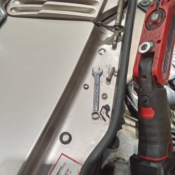 271125 1991 Jaguar XJS Radiator Hose and Level Check 3