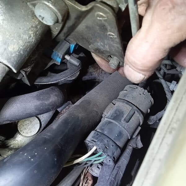 271125 1991 Jaguar XJS Radiator Hose and Level Check 5