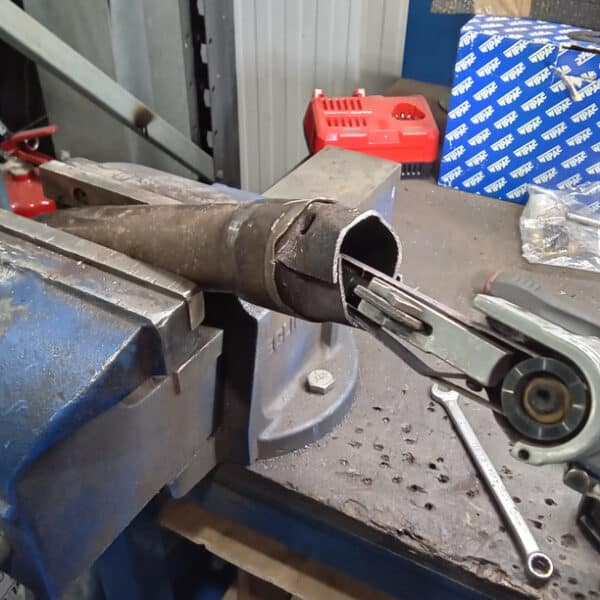 271125 1991 Jaguar XJS Repairs Fuel sender washer pump rear silencer 11