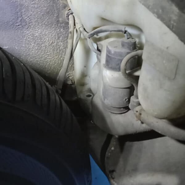 271125 1991 Jaguar XJS Repairs Fuel sender washer pump rear silencer 15