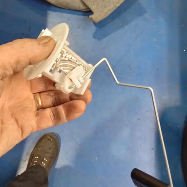 271125 1991 Jaguar XJS Repairs Fuel sender washer pump rear silencer 19