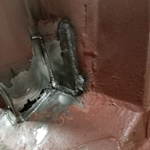 281025 1970 Aston Martin DBS rust in drivers door jam 2